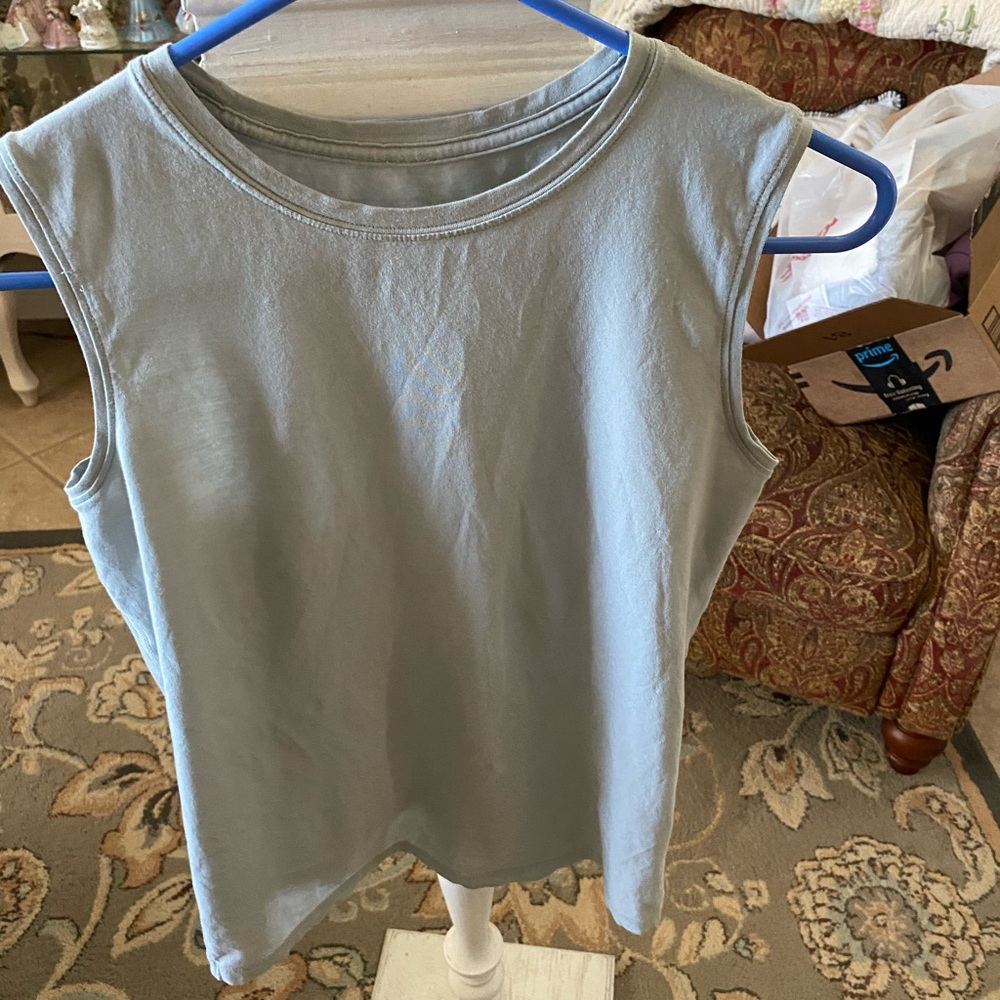 Lululemon tea I’m small. Light green